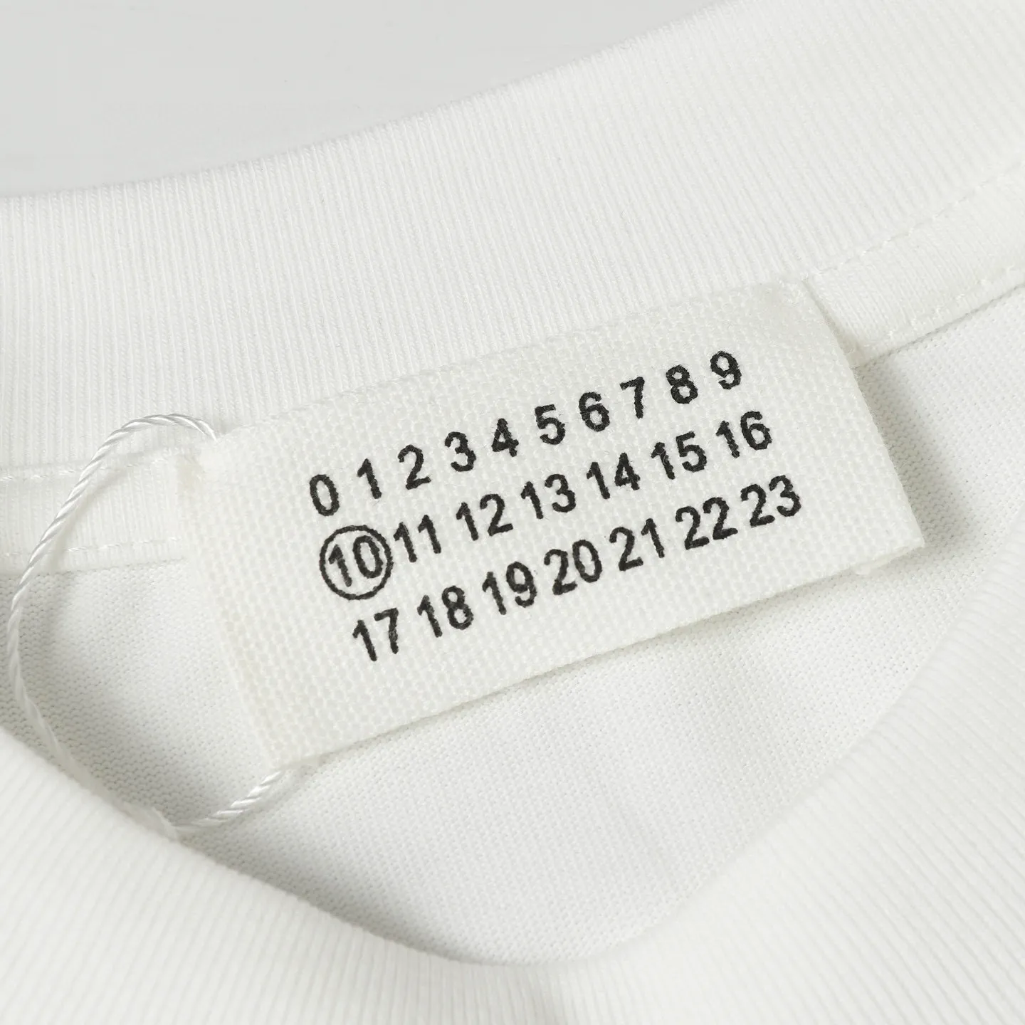 mm 6/ 24ss T logo ， Retro Same Style t 280 Versatile ：Black，White Size：s-xl